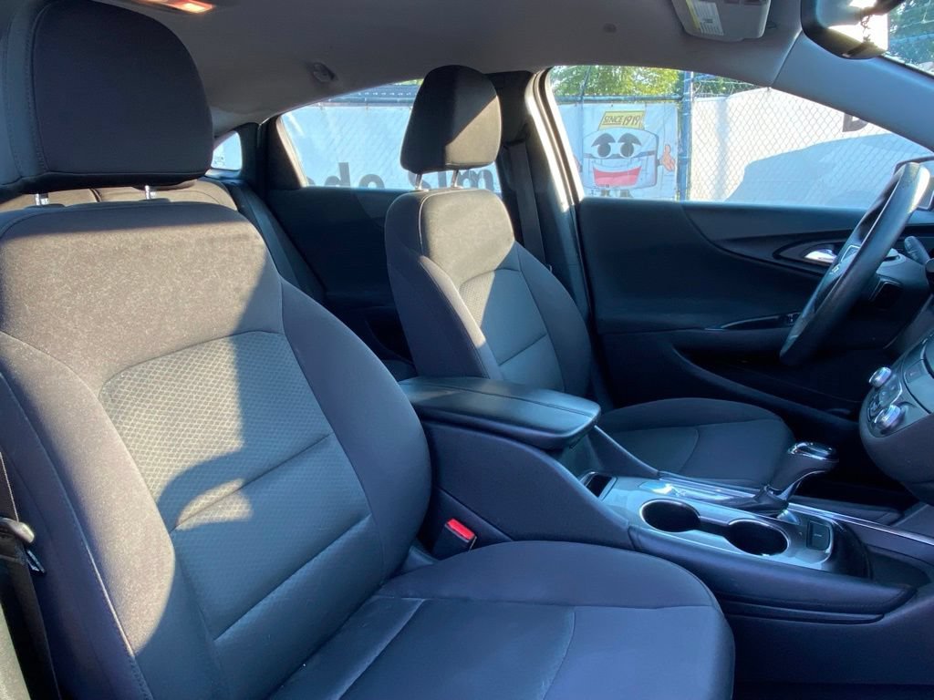 Used 2017 Chevrolet Malibu LT FWD image 14