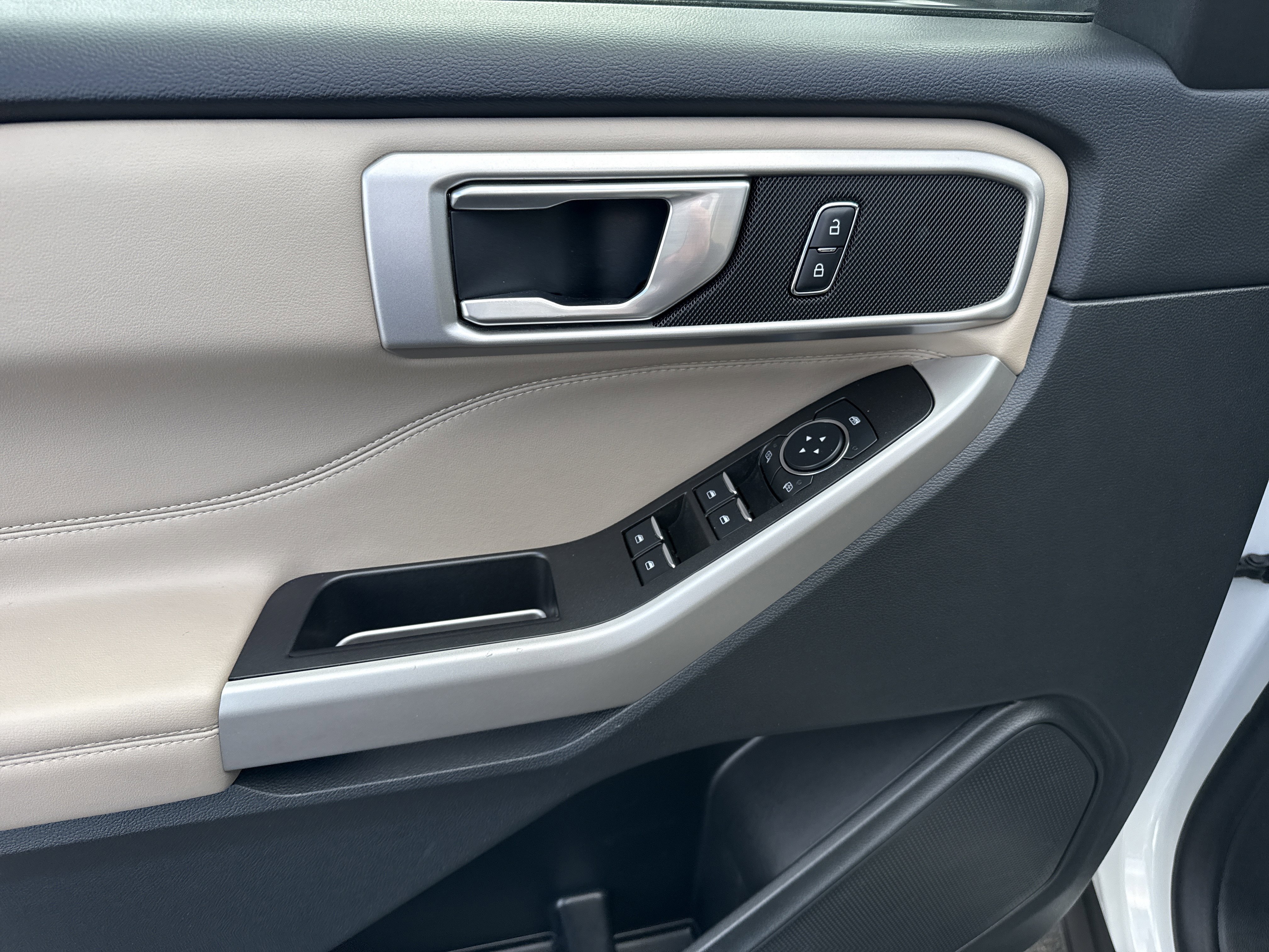 Used 2023 Ford Explorer XLT w/ Equipment Group 202A image 17