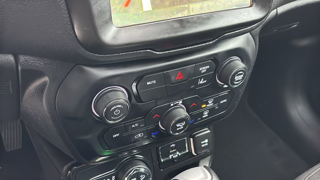 Used 2023 Jeep Renegade Trailhawk w/ Sun/Sound Group AWD/4WD image 20