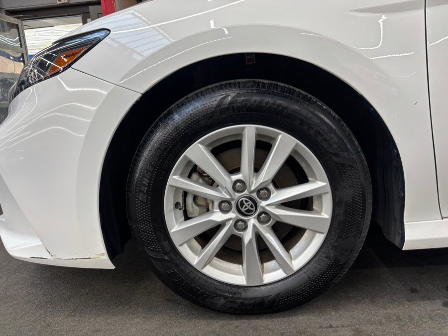 Used 2025 Toyota Camry LE FWD image 31