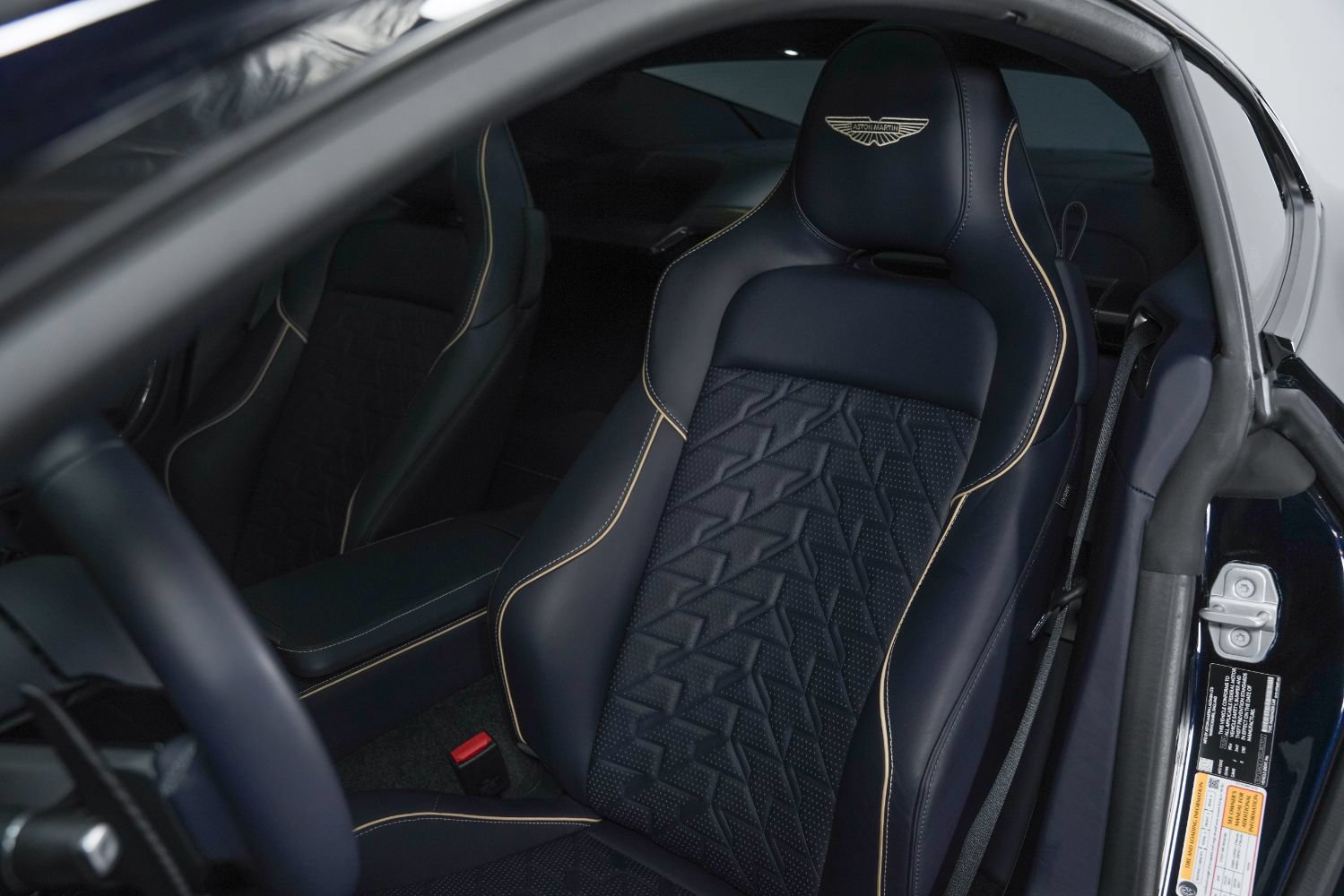 Used 2025 Aston Martin Vanquish RWD image 44
