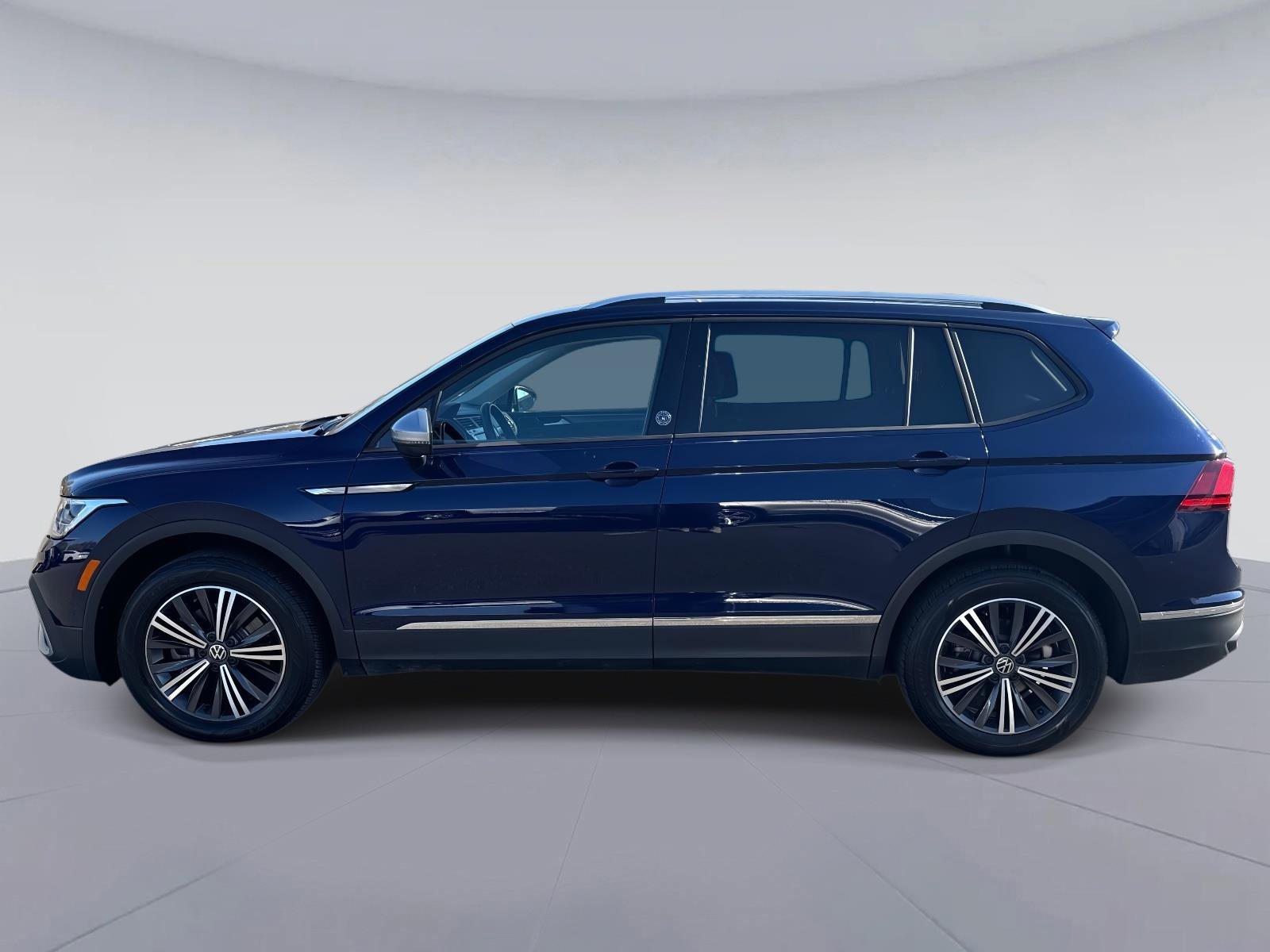 Used 2024 Volkswagen Tiguan Wolfsburg Edition image 7