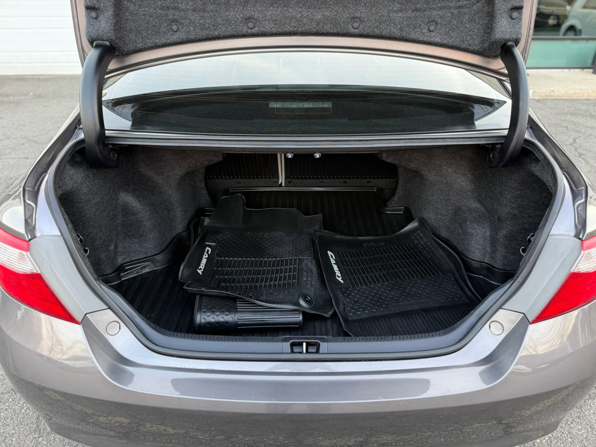 Used 2017 Toyota Camry LE image 12