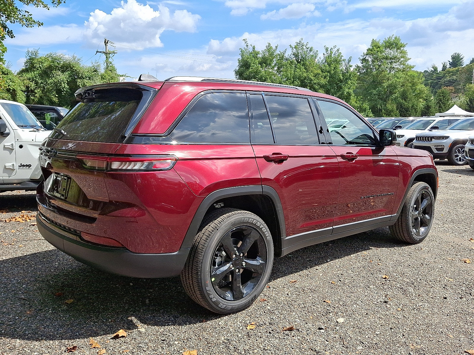 New 2025 Jeep Grand Cherokee Altitude image 4