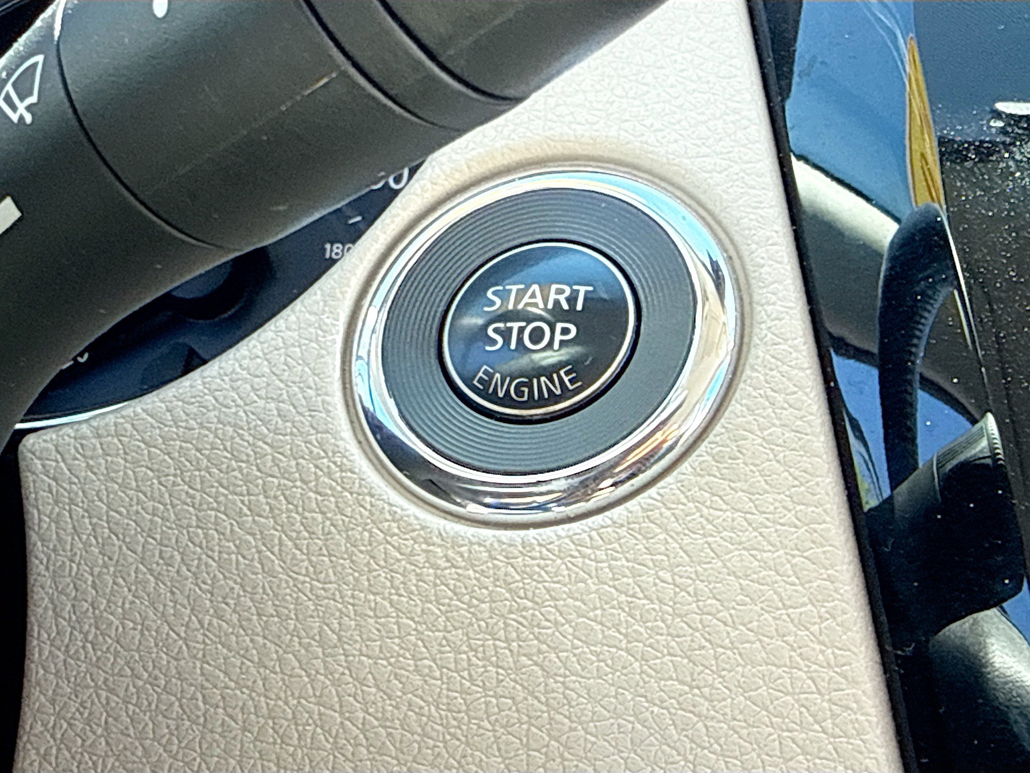 Used 2020 Nissan Rogue SV AWD/4WD image 9