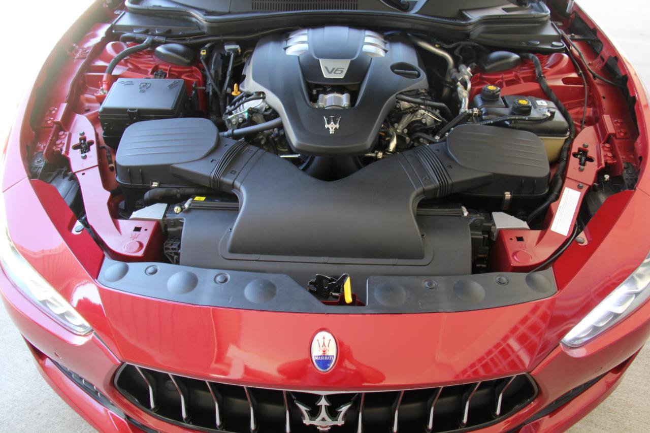 Used 2018 Maserati Ghibli RWD image 34