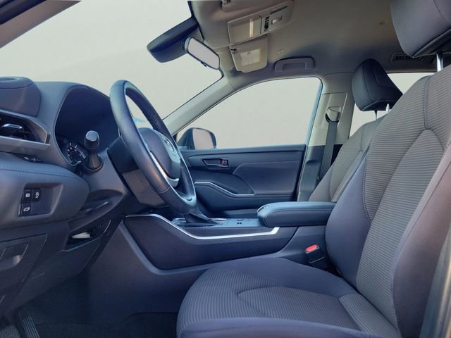 Used 2023 Toyota Highlander LE image 23