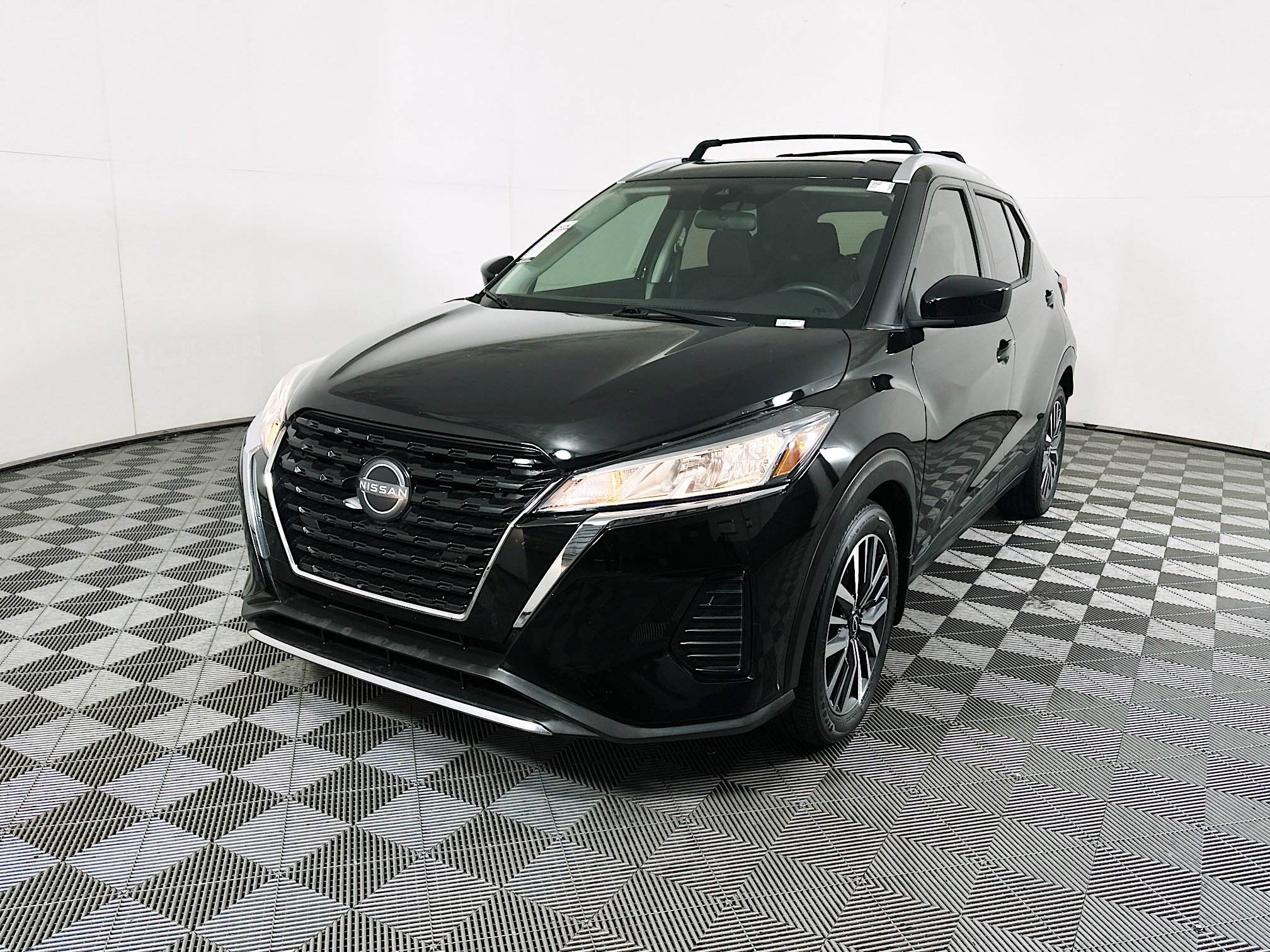 Used 2022 Nissan Kicks SV w/ Exterior Package FWD image 7