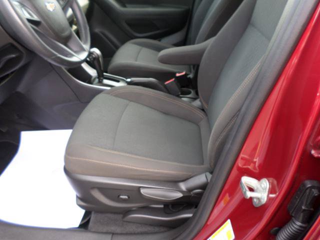 Used 2020 Chevrolet Trax LT AWD/4WD image 29