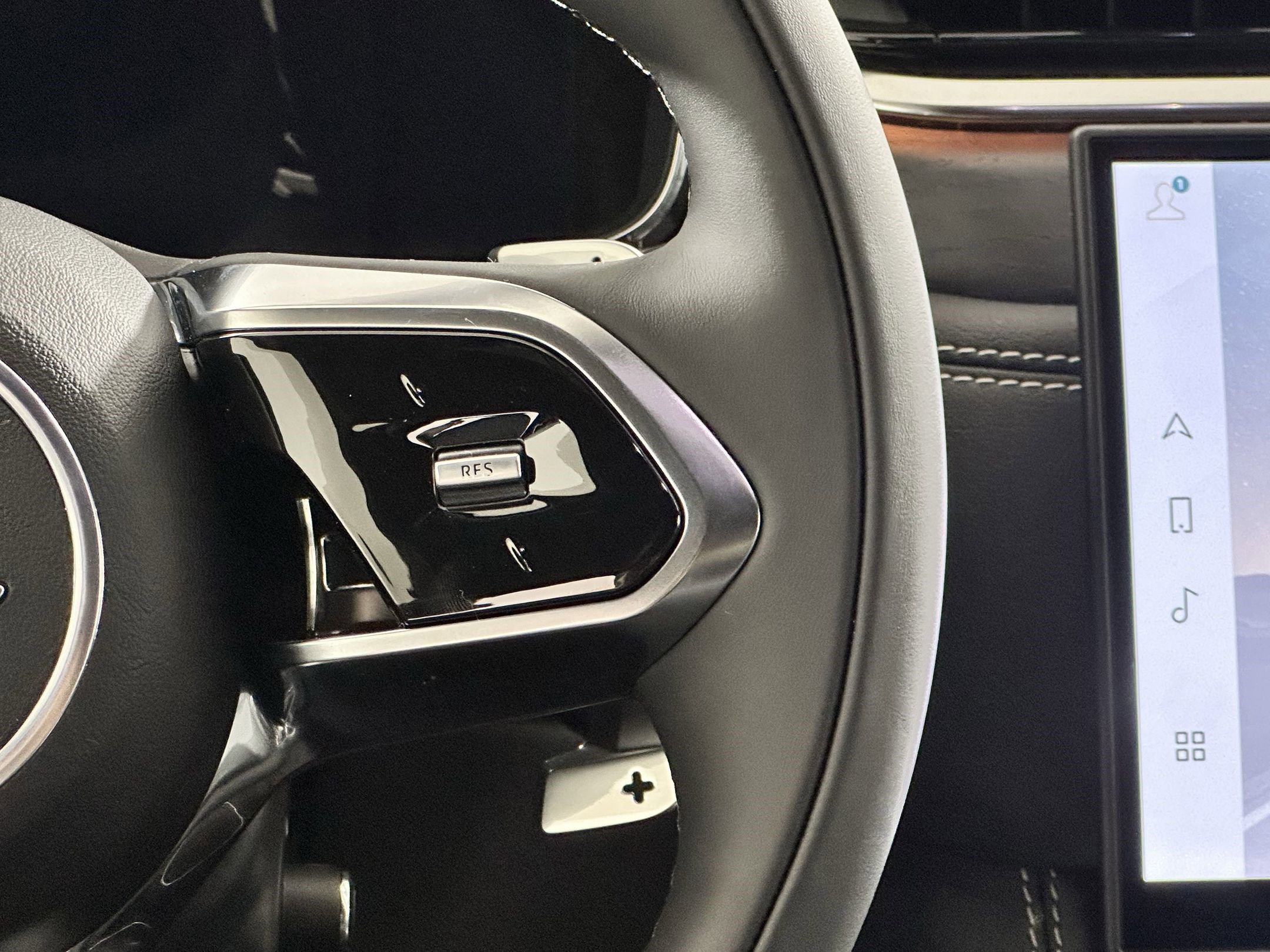 New 2026 Jaguar F-PACE R-Dynamic S image 21