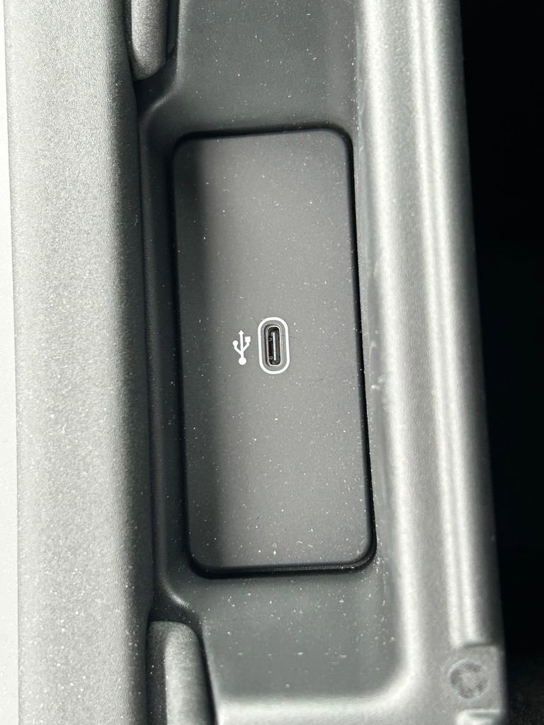 Used 2025 Land Rover Discovery S AWD/4WD image 35