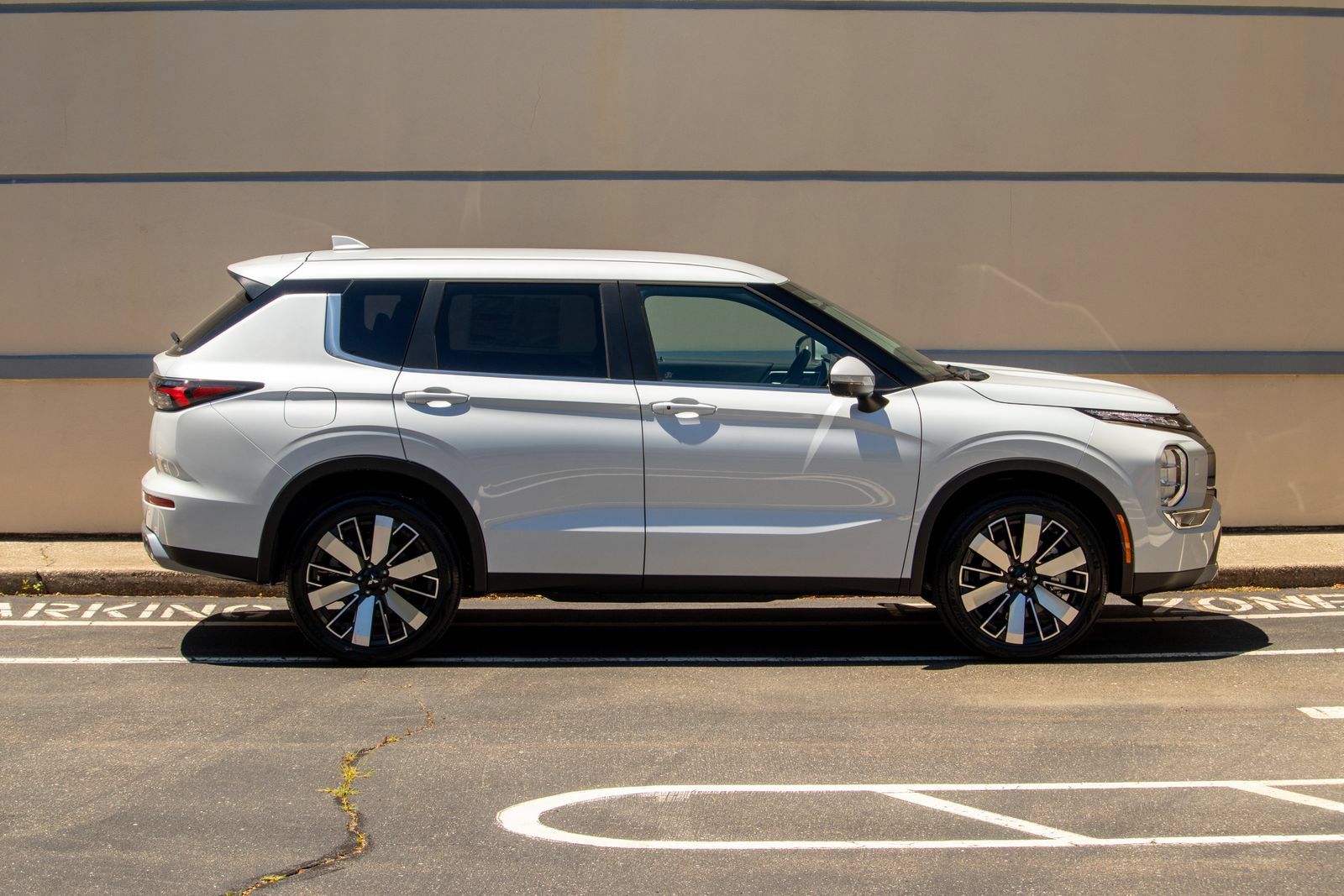 New 2026 Mitsubishi Outlander SE AWD/4WD image 9