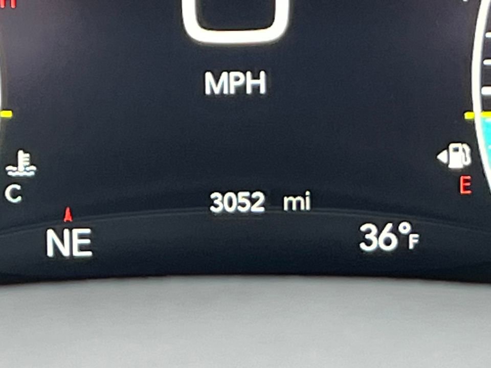 Used 2026 Chrysler Pacifica Select image 7