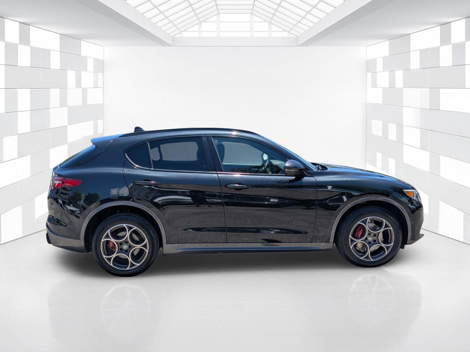 Used 2022 Alfa Romeo Stelvio Ti w/ Active Assist Plus Package AWD/4WD image 8