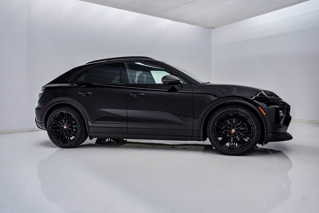 New 2026 Porsche Macan 4 Electric AWD/4WD image 9