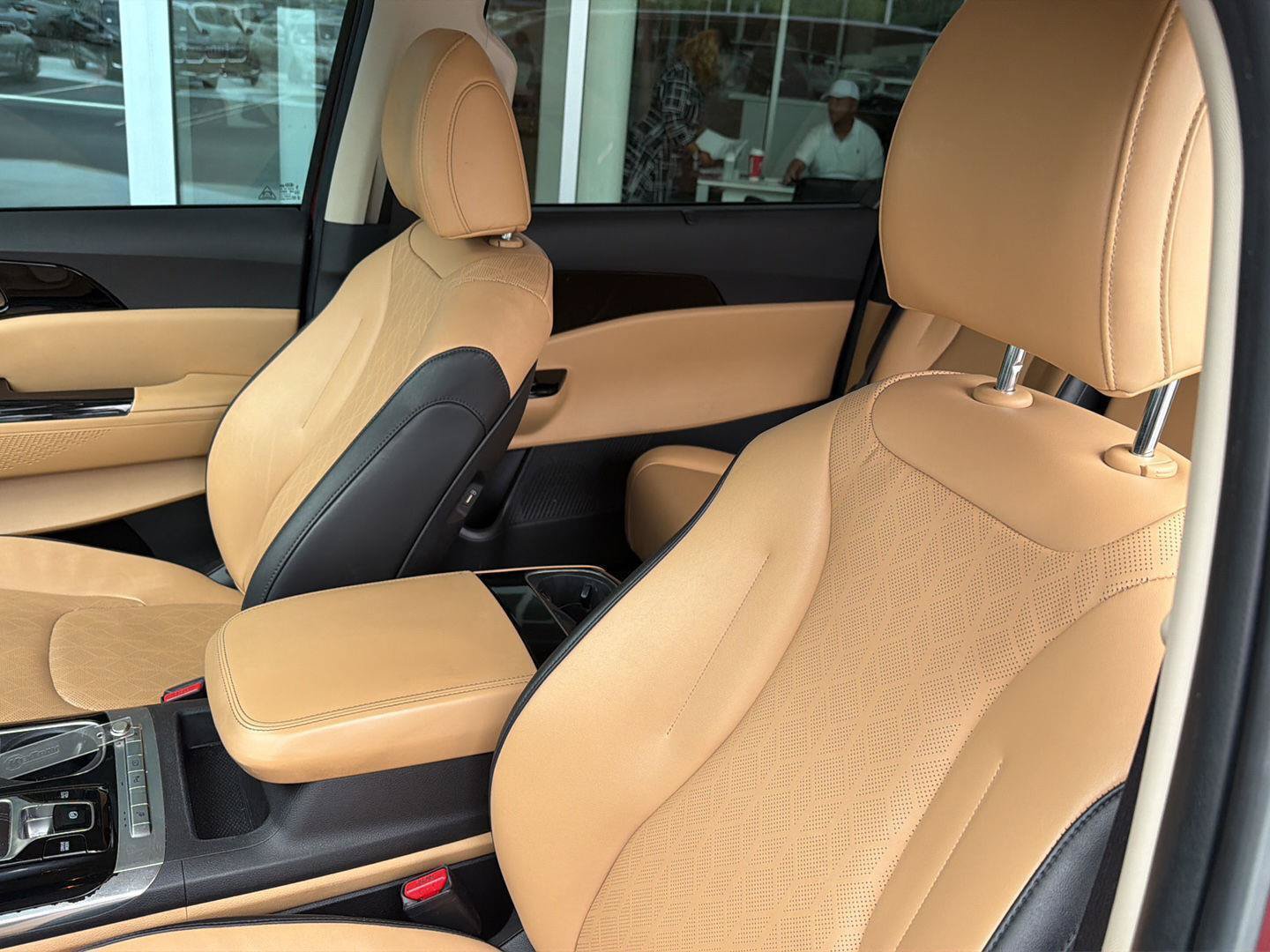 Used 2022 Kia Carnival EX FWD image 30