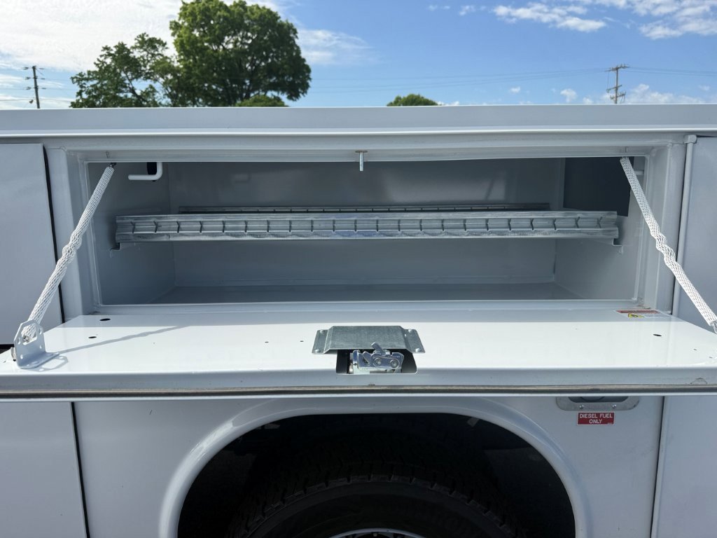 New 2026 Ford F550 4x4 Crew Cab image 7