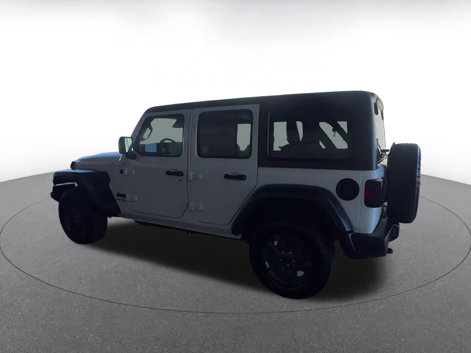 Used 2025 Jeep Wrangler Sport S image 9