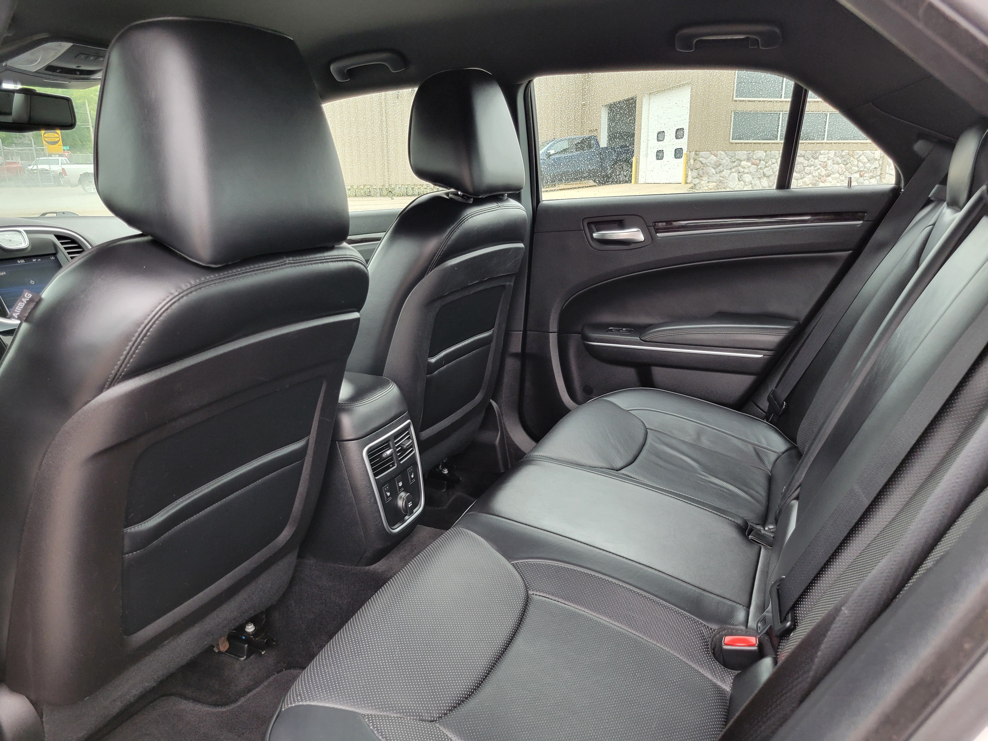 Used 2014 Chrysler 300 C RWD image 20