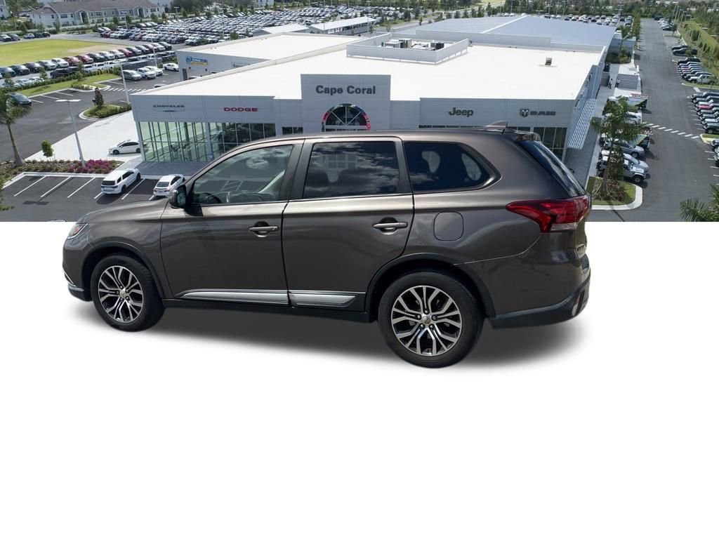 Used 2017 Mitsubishi Outlander SE image 21