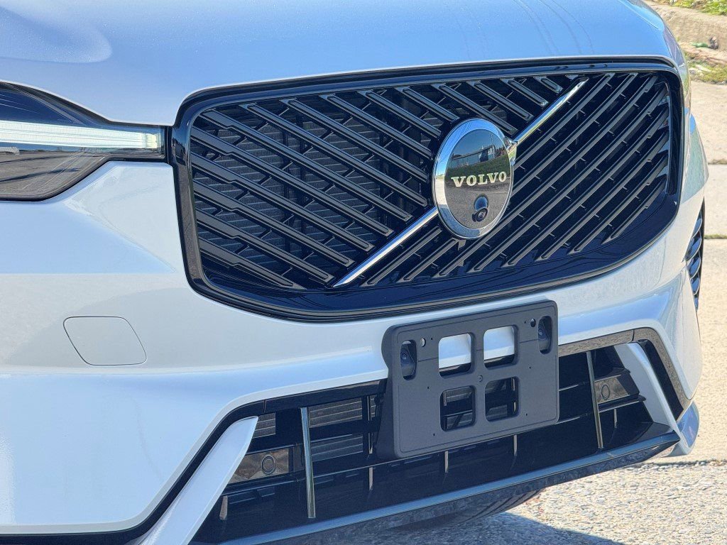 New 2026 Volvo XC60 B5 Plus w/ Protection Package Premier AWD/4WD image 2