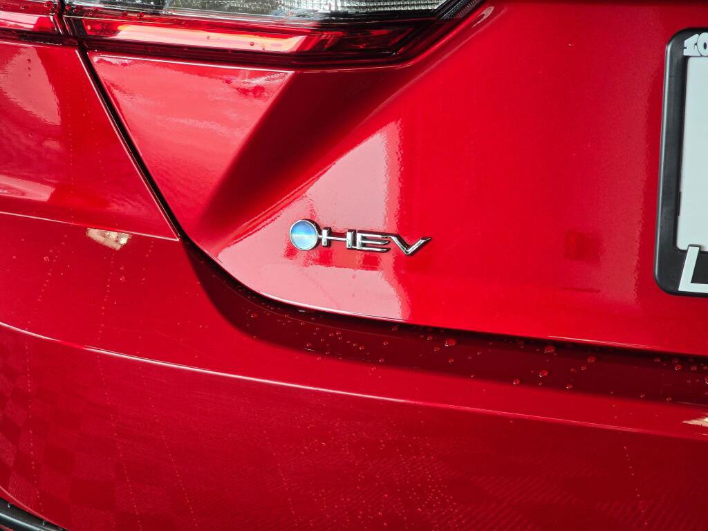 Used 2025 Toyota Camry SE image 13