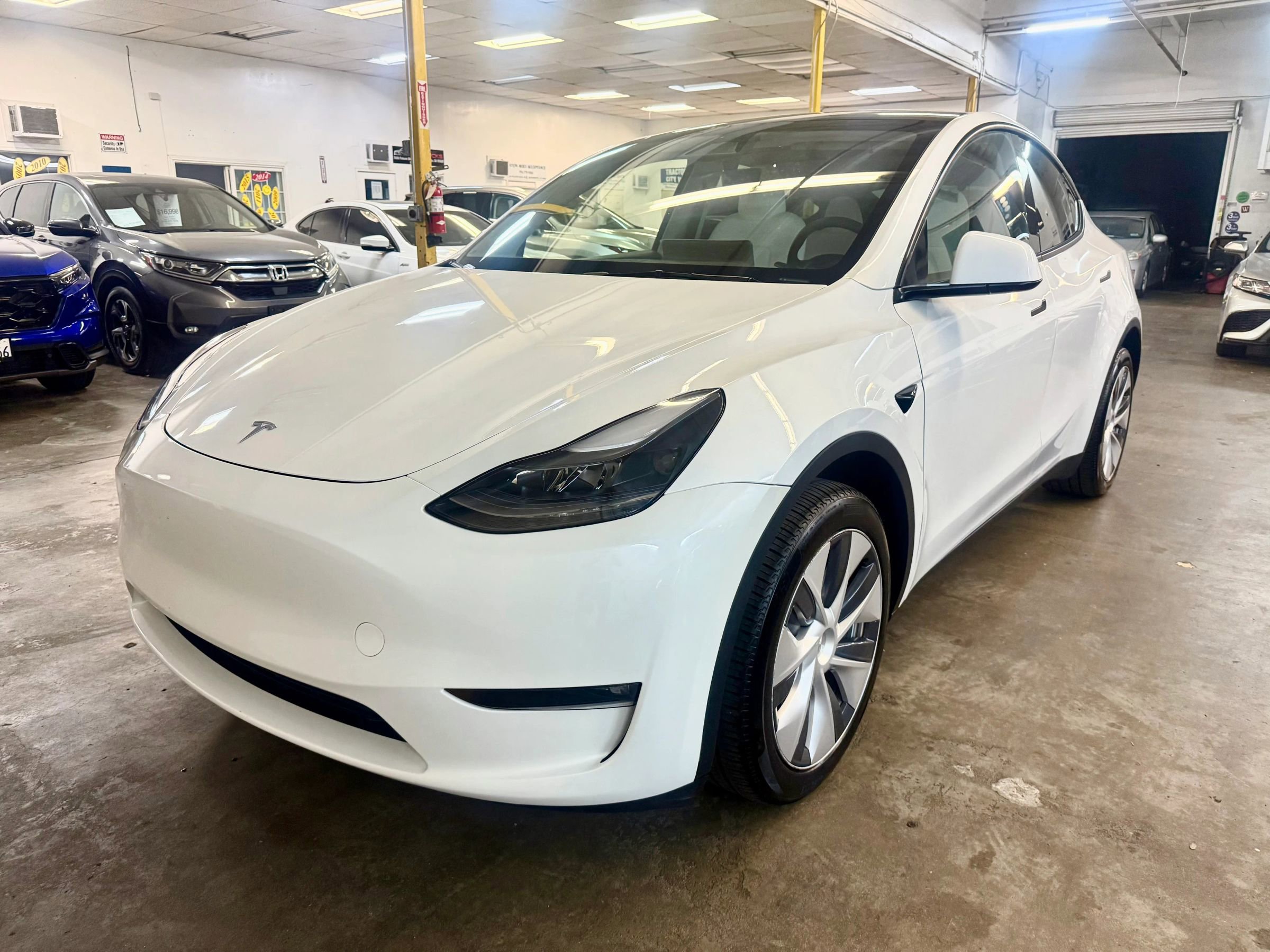 Used 2023 Tesla Model Y Long Range image 1