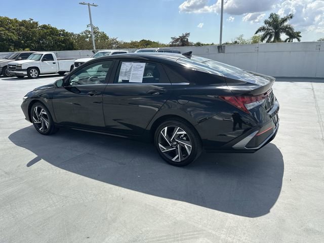 Used 2025 Hyundai Elantra SEL image 35