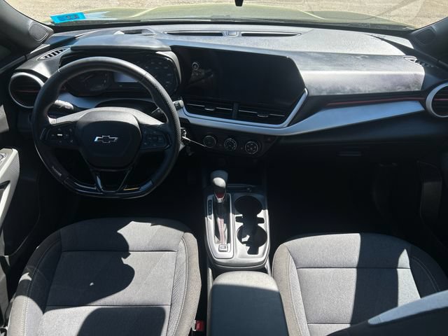 Used 2024 Chevrolet Trax RS w/ Sunroof Package FWD image 19