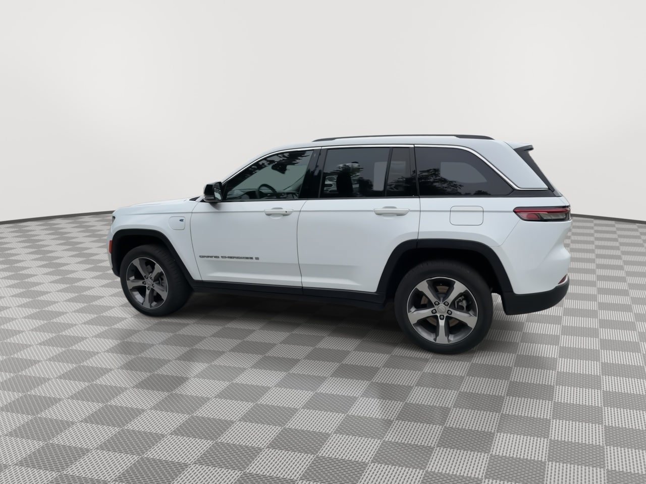 Used 2022 Jeep Grand Cherokee Limited 4xe w/ Luxury Tech Group II AWD/4WD image 5