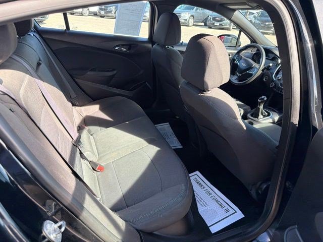 Used 2017 Chevrolet Cruze LT FWD image 18