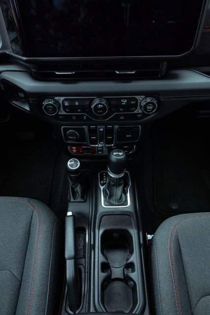 Used 2025 Jeep Wrangler Unlimited Rubicon w/ Convenience Group image 30