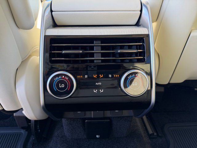 Used 2024 Land Rover Range Rover SE AWD/4WD image 29