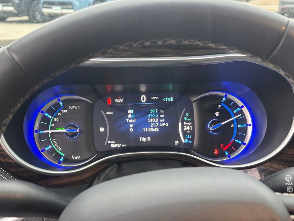 Used 2023 Chrysler Pacifica Limited image 16