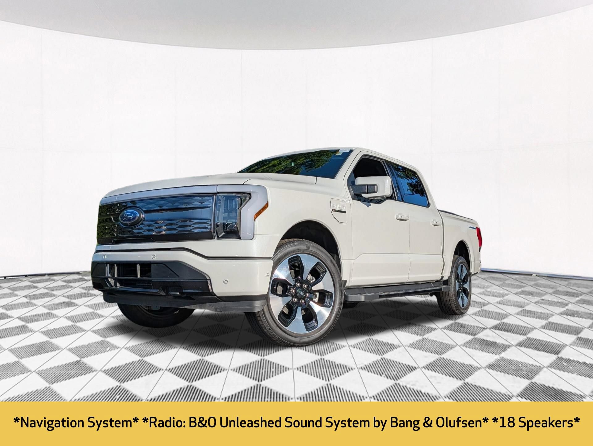 Used 2023 Ford F150 Lightning Platinum AWD/4WD image 2