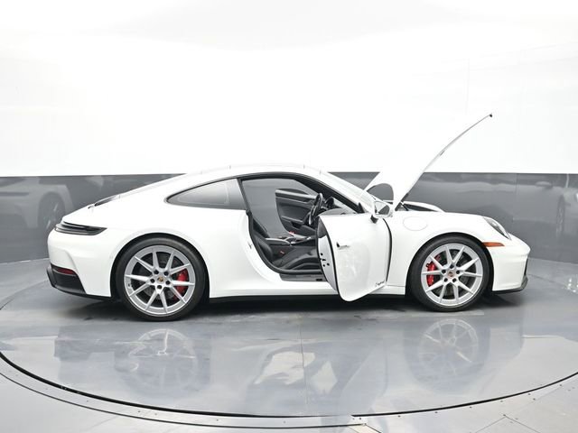 Certified 2025 Porsche 911 Carrera GTS image 32