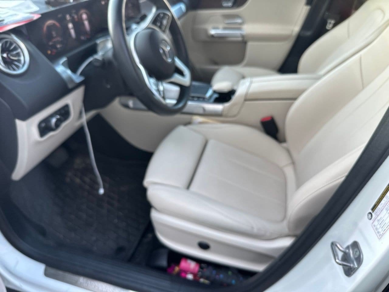 Used 2023 Mercedes-Benz GLB 250 4MATIC image 4