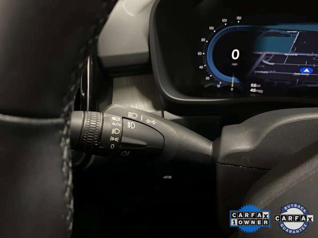 Used 2025 Volvo XC40 B5 Plus image 40