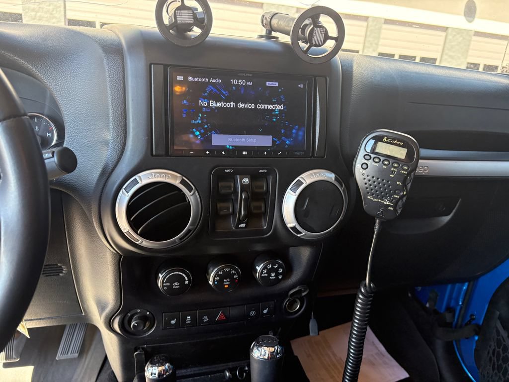 Used 2016 Jeep Wrangler Unlimited Rubicon w/ Connectivity Group AWD/4WD image 22