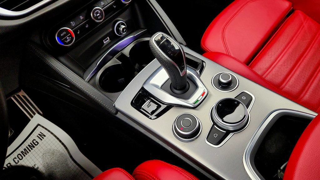 Used 2022 Alfa Romeo Stelvio Veloce AWD/4WD image 17