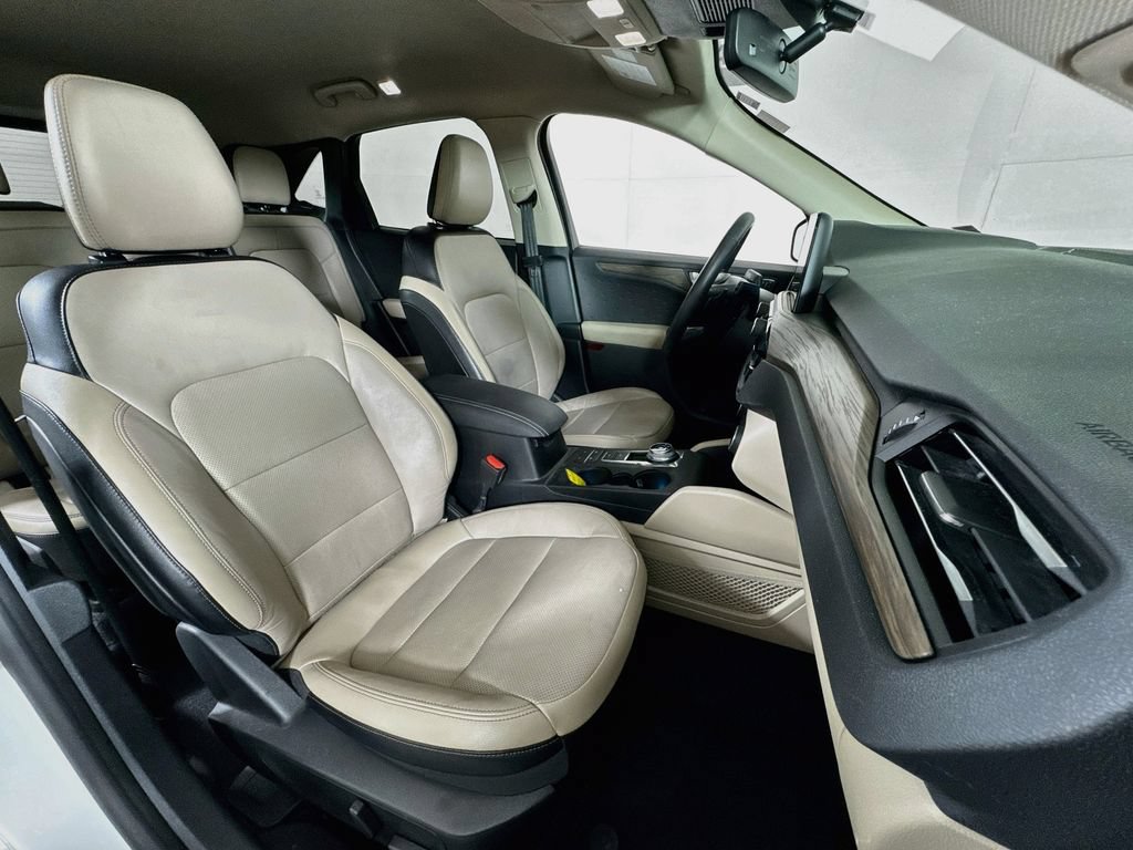 Used 2020 Ford Escape Titanium AWD/4WD image 29