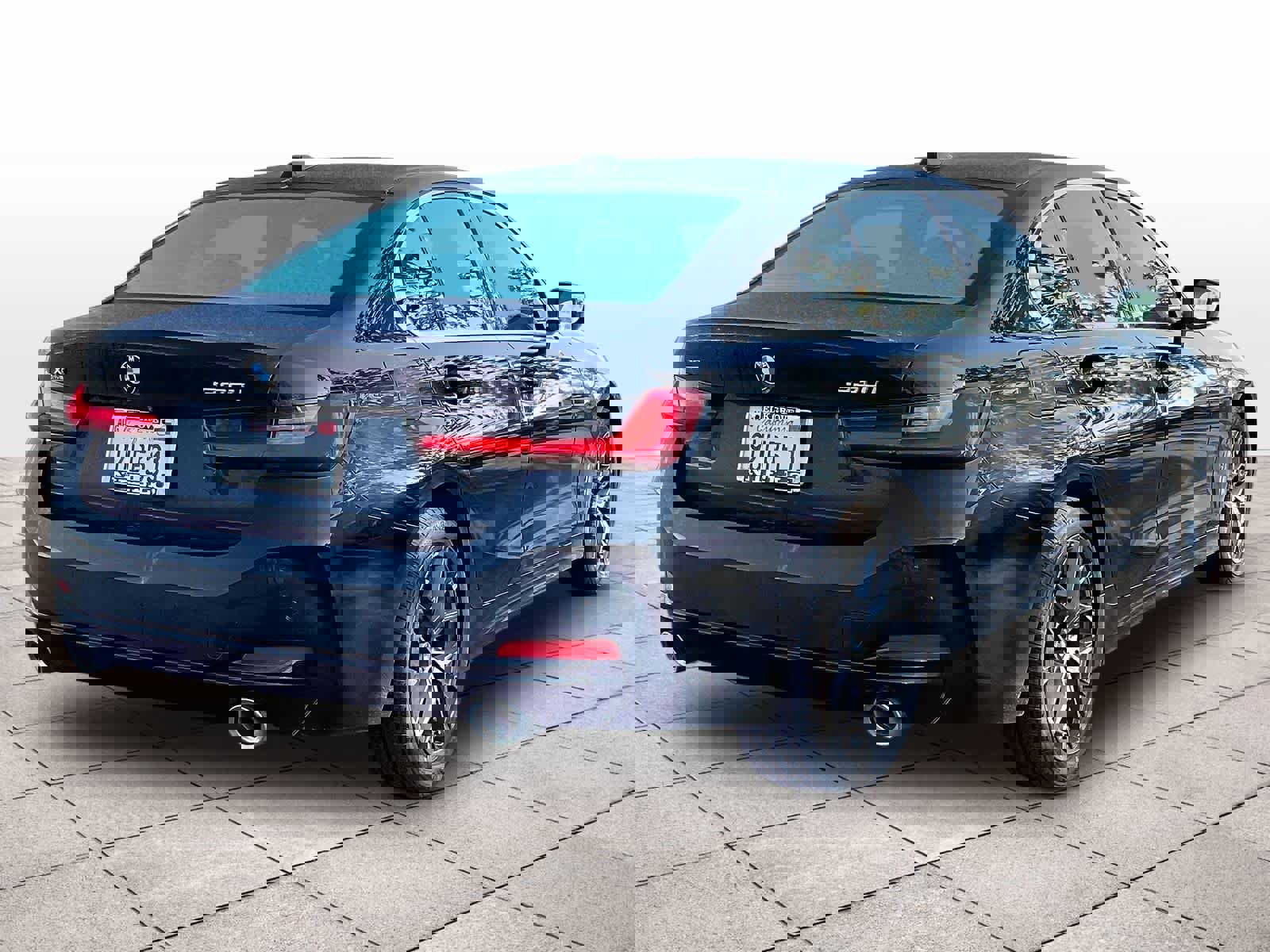 Certified 2025 BMW 330i xDrive Sedan w/ Convenience Package image 14