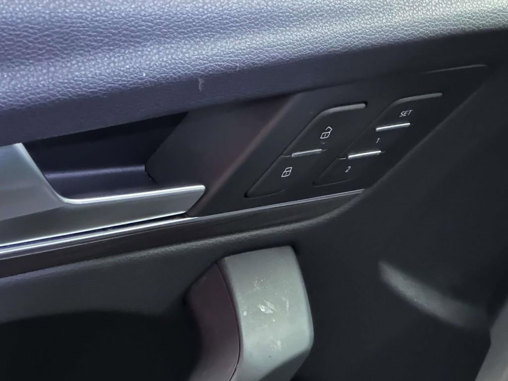 Used 2023 Audi Q5 2.0T Premium w/ Convenience Package image 9