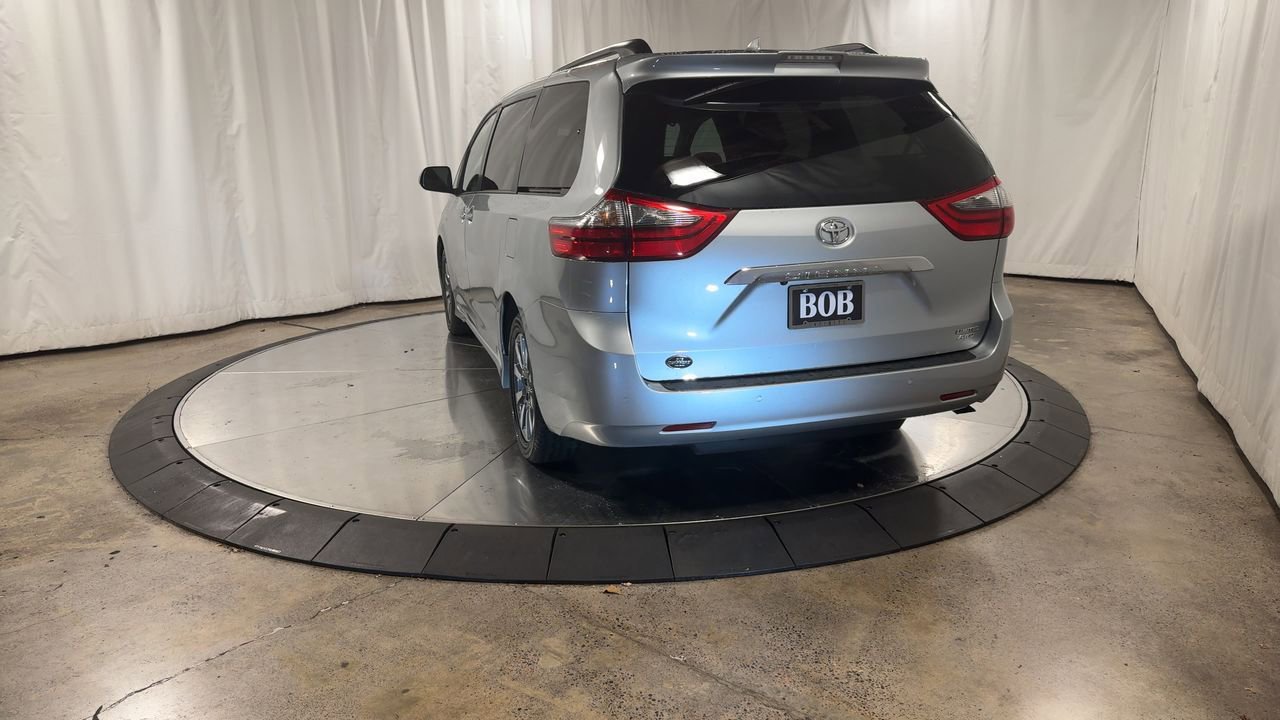 Used 2020 Toyota Sienna Limited image 7