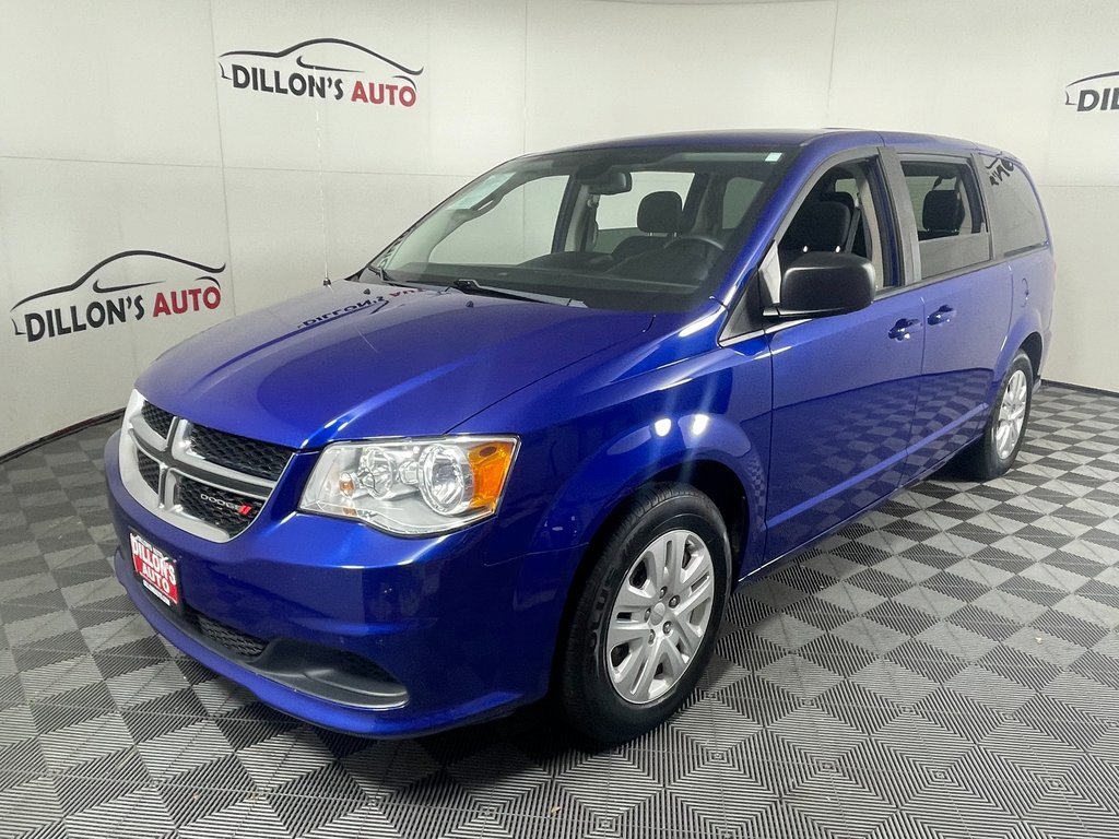 Used 2018 Dodge Grand Caravan SE w/ UConnect Hands-Free Group image 2