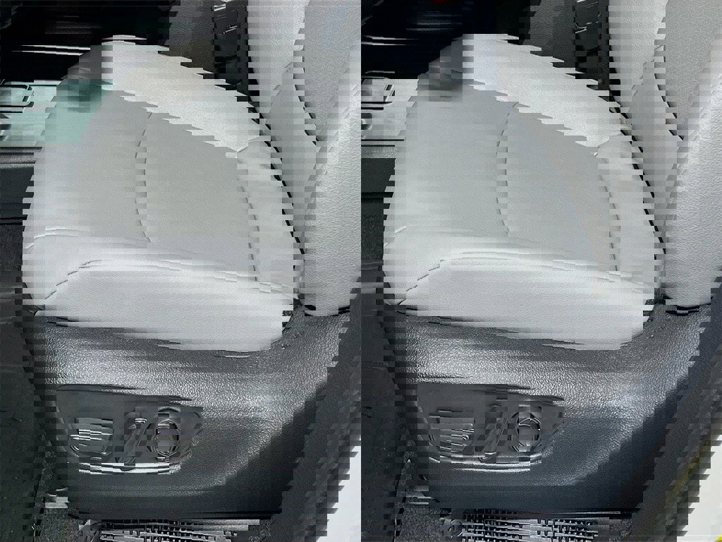New 2025 Toyota Sienna XLE image 18