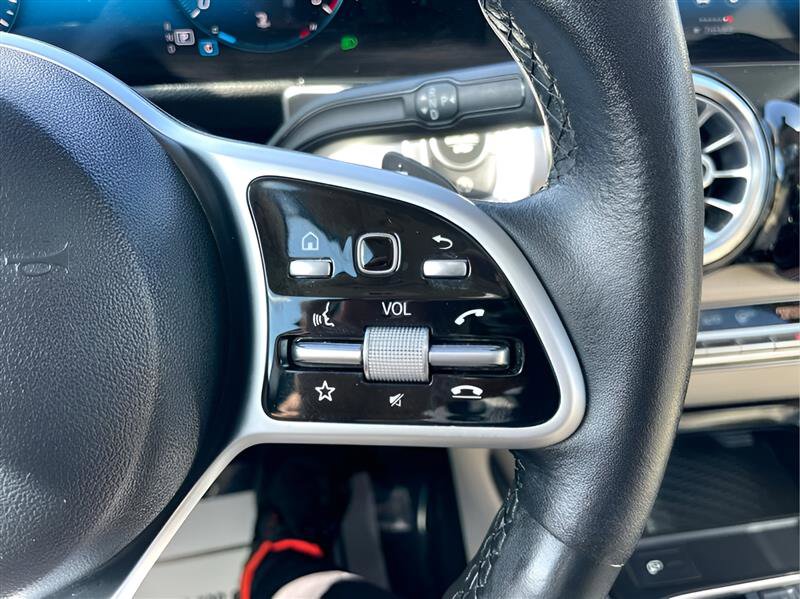 Used 2021 Mercedes-Benz GLB 250 4MATIC image 17