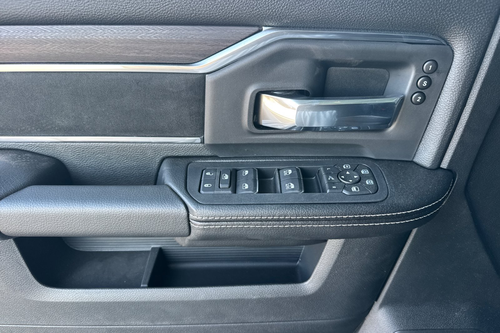 New 2027 RAM 3500 Laramie AWD/4WD image 10