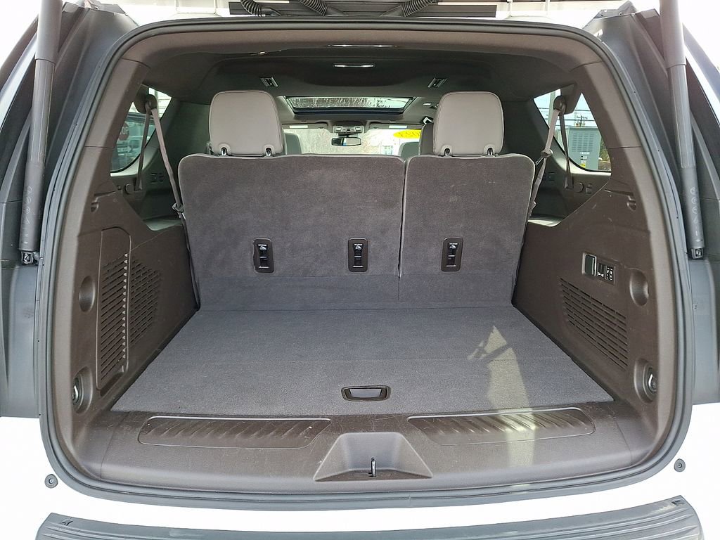 Used 2023 Chevrolet Suburban LT w/ Luxury Package image 30
