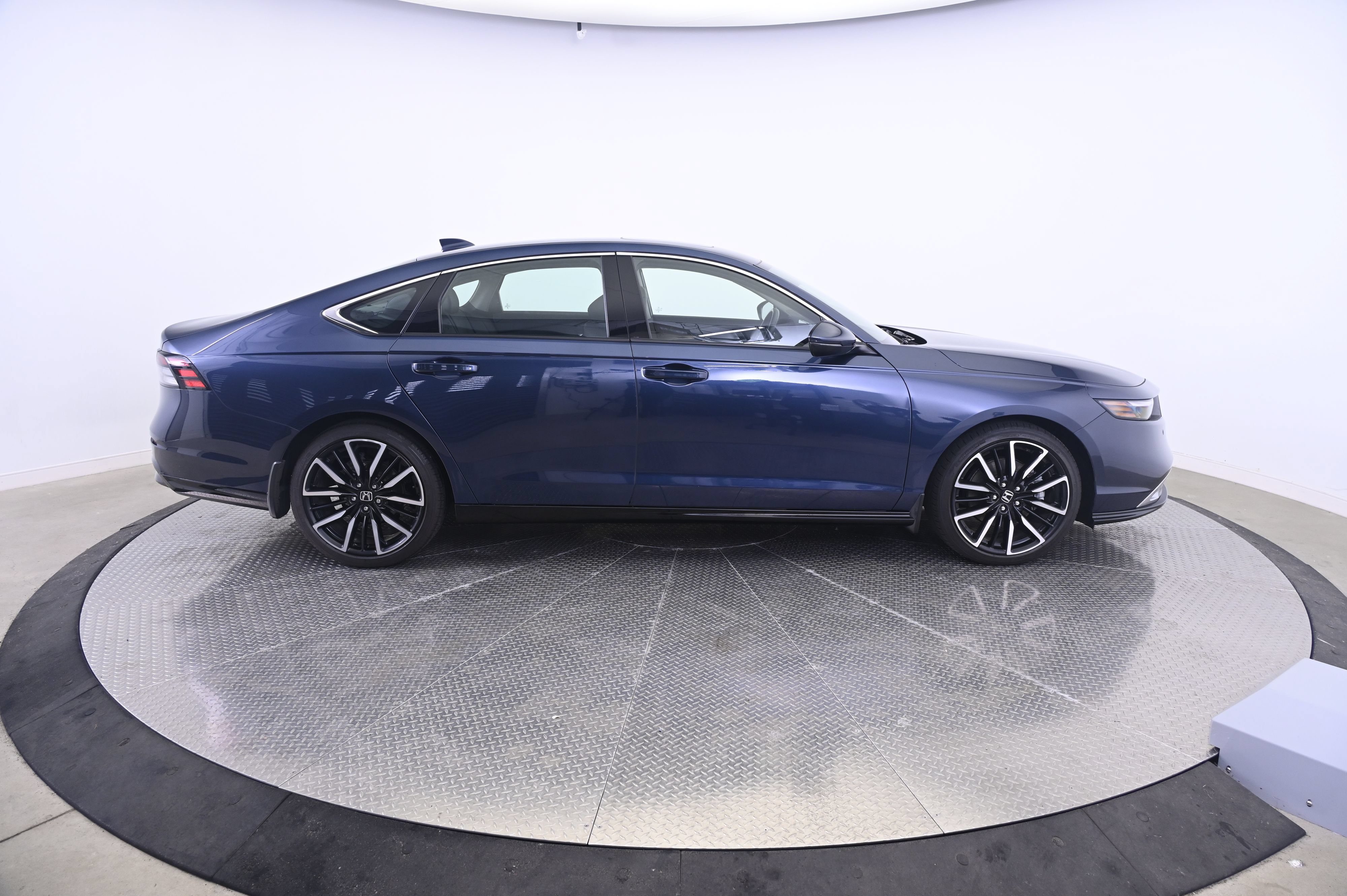 Used 2023 Honda Accord Touring image 8